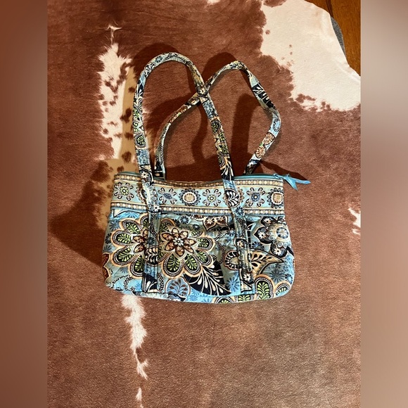 Vera Bradley shoulder bag 
like new
Love this blue and brown color way - Picture 1 of 6